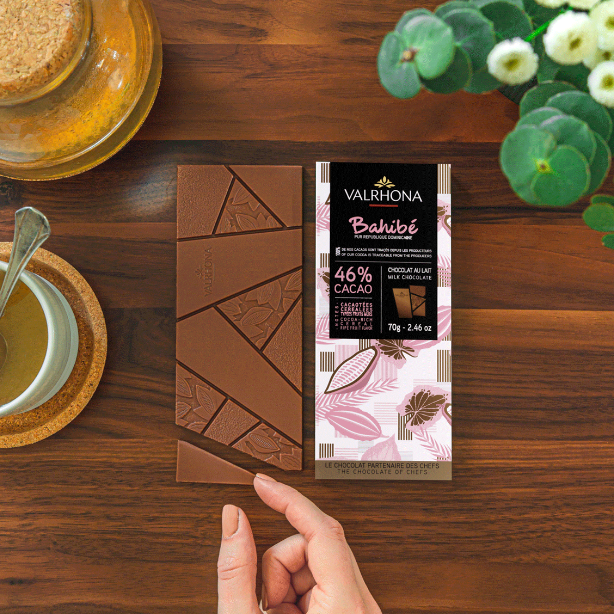 photo d'ambiance tablette de chocolat bahibé de valrhona