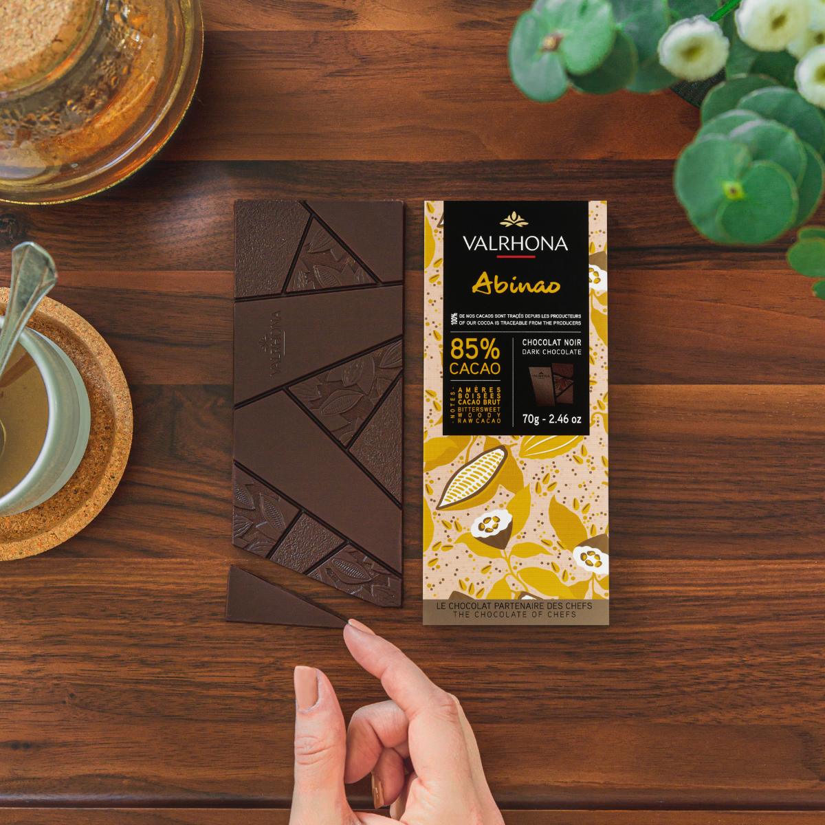 photo d'ambiance tablette de chocolat noir abinao valrhona
