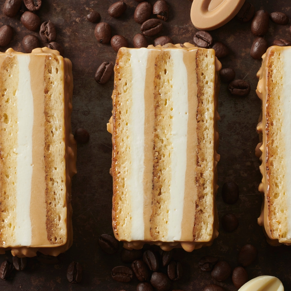 Dessert gâteau individuel avec du chocolat Dulcey