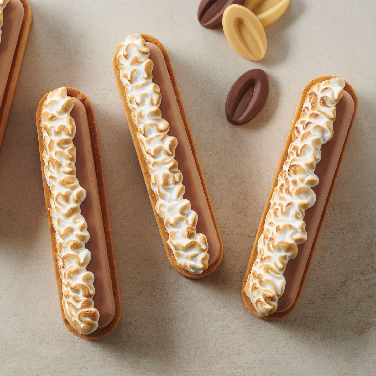 tartes meringuées à la passion et au chocolat au lait valrhona