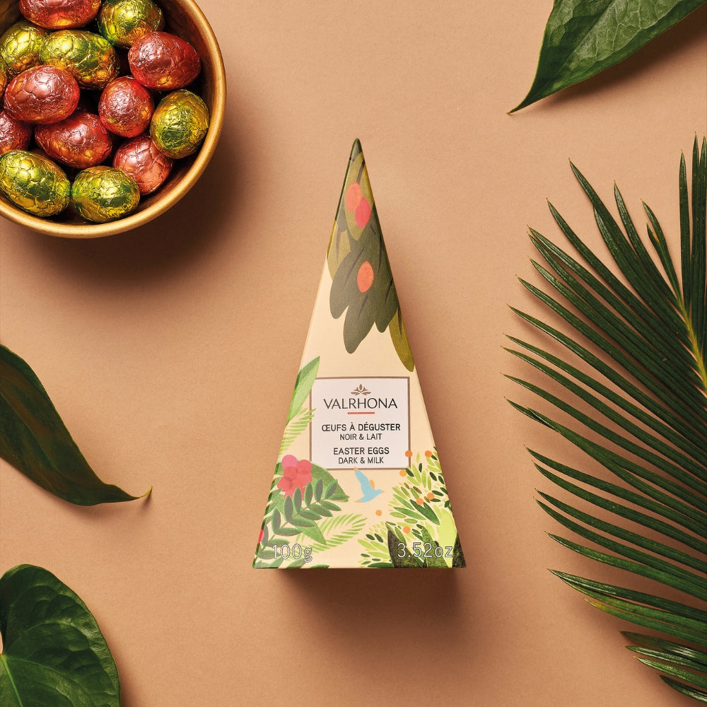 œufs de pâques dans un cône