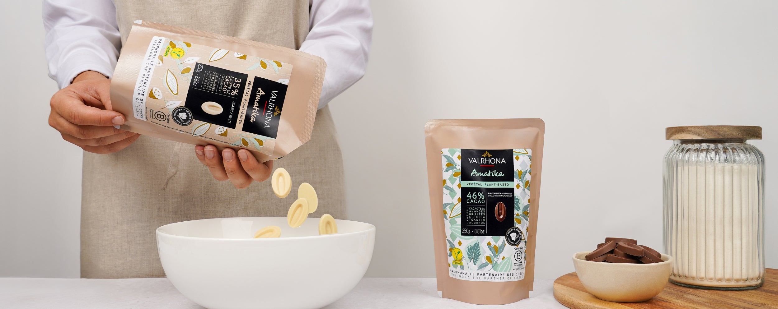 ambiance de pâtisserie avec 2 couvertures végétales Valrhona Amatika