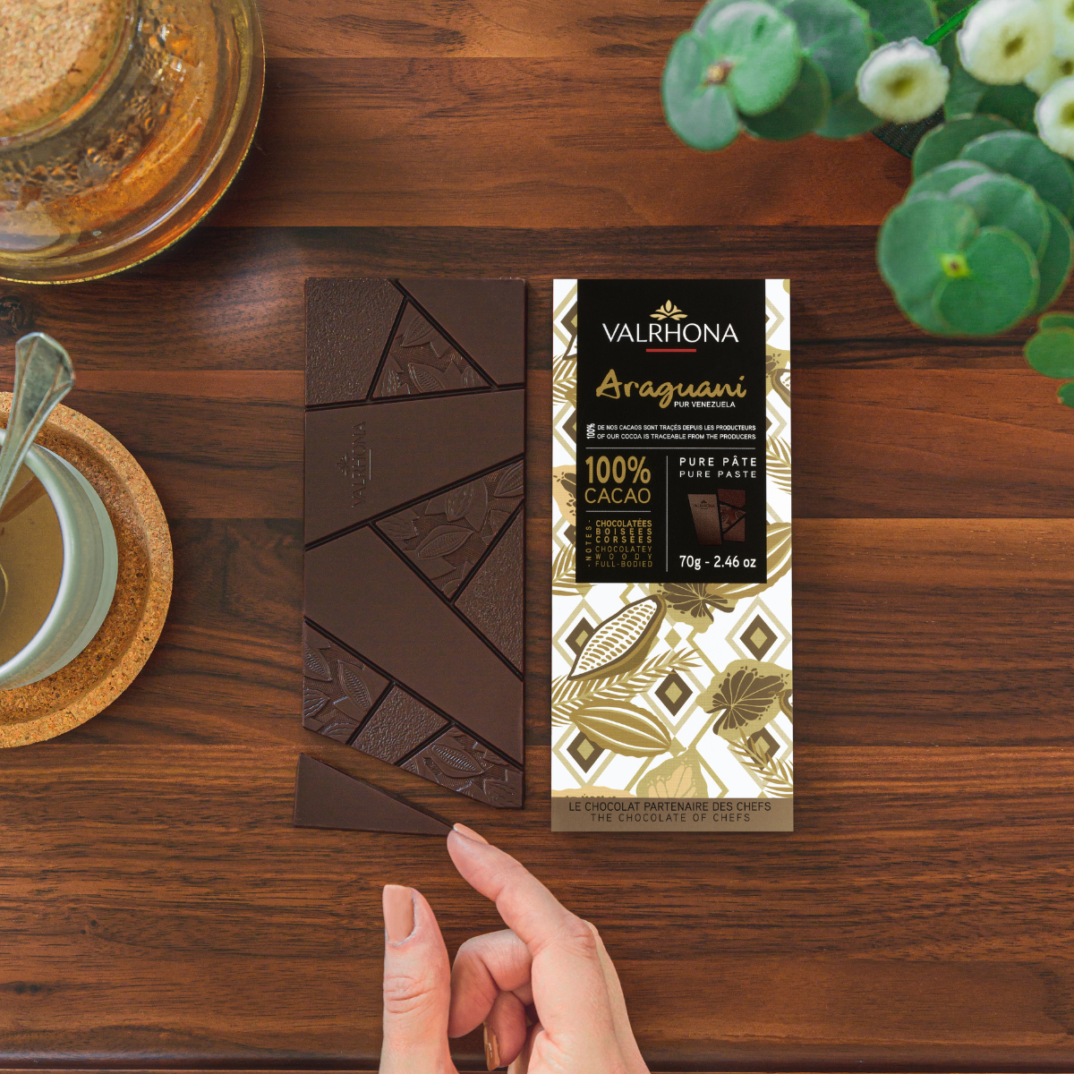 photo d'ambiance tablette de chocolat araguani de valrhona