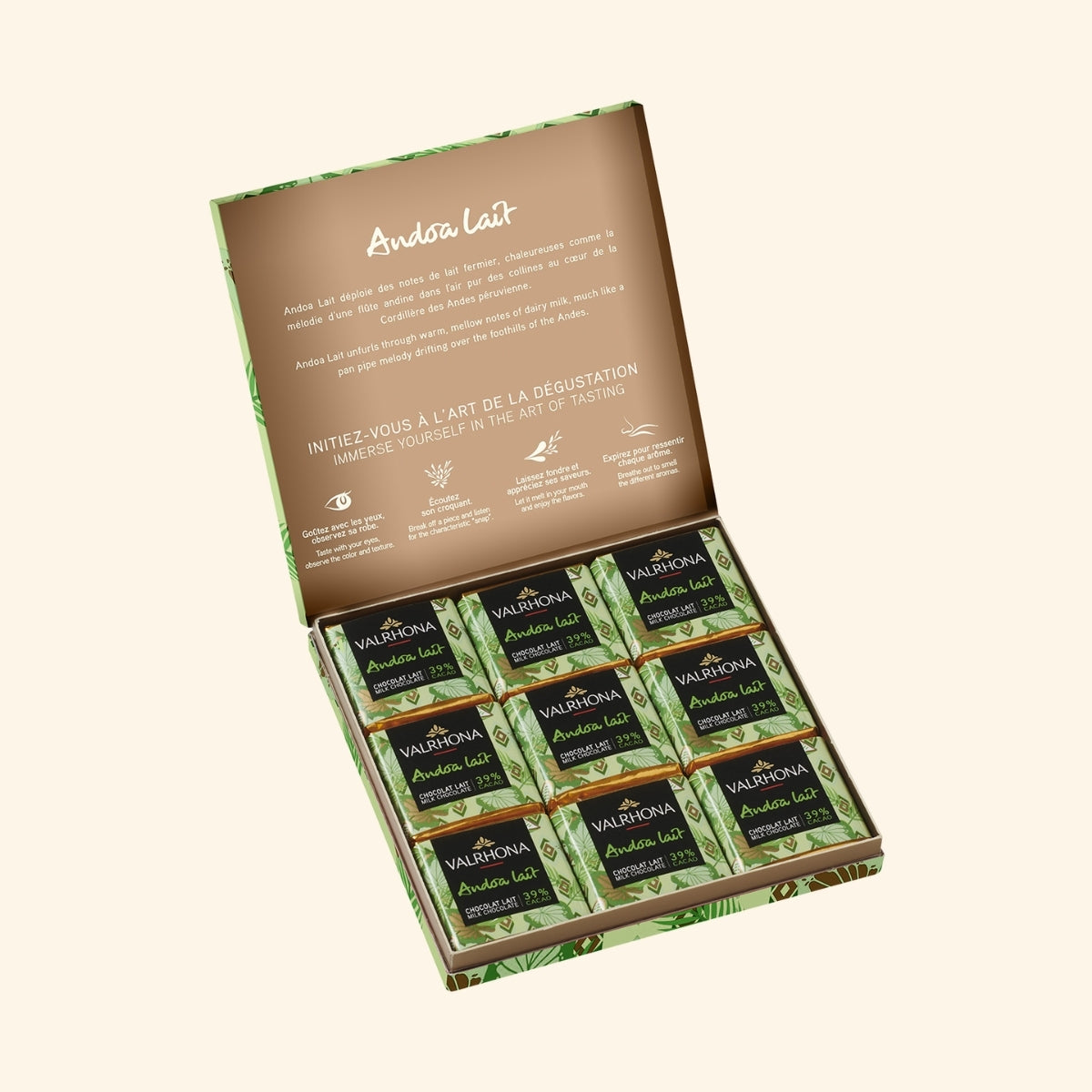 Coffret ouvert de 18 carrés Andoa Lait
