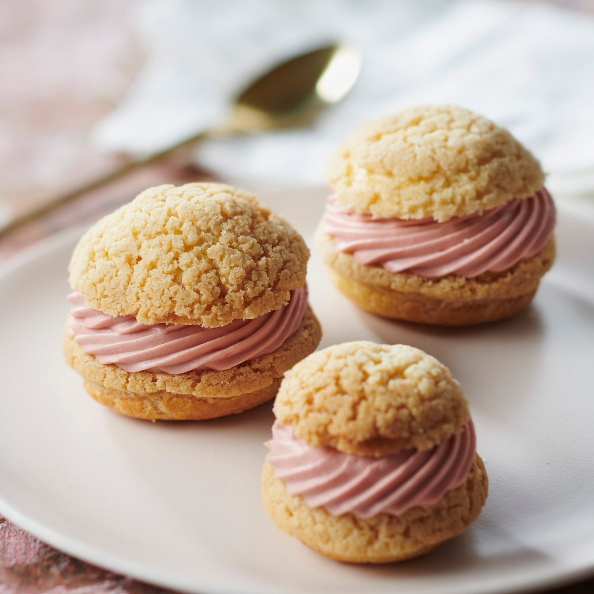 choux pâtissiers à la fraise