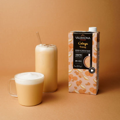 tasse remplie de la boisson chocolatée Celaya Dulcey