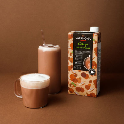 tasse remplie de la boisson chocolatée Celaya noisettes de Valrhona